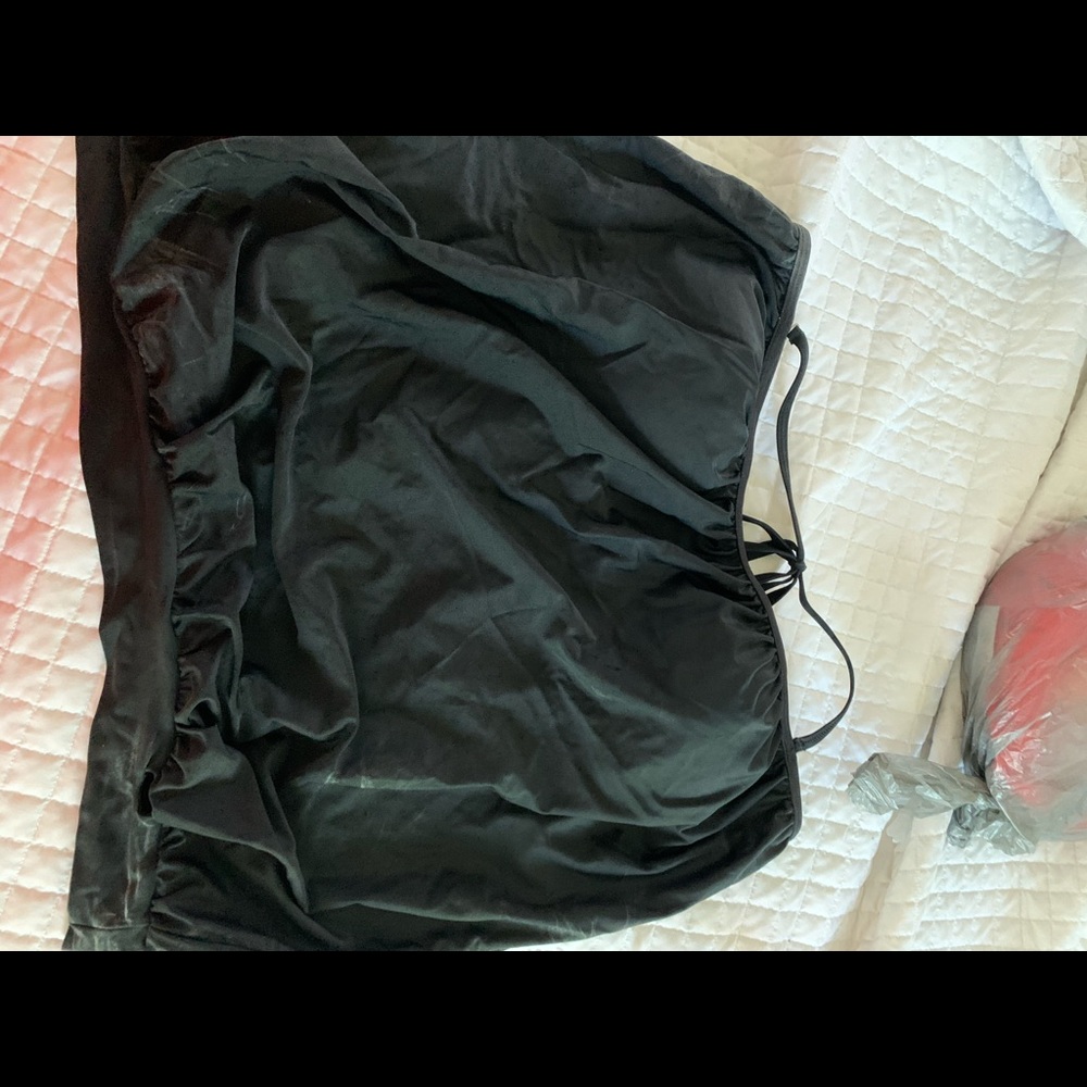 Blousy black tankini. Removable straps
